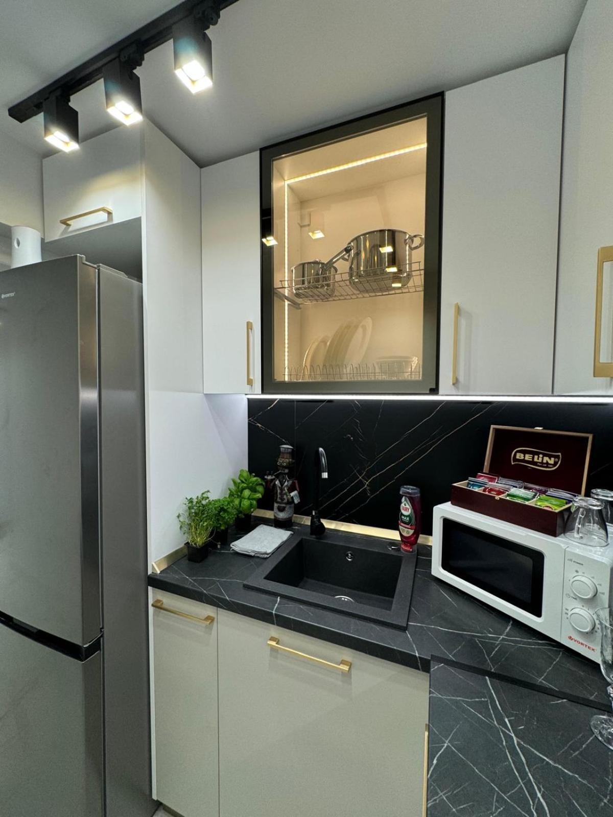 Iasi Ultra Central Apartment Self Check-In Bagian luar foto