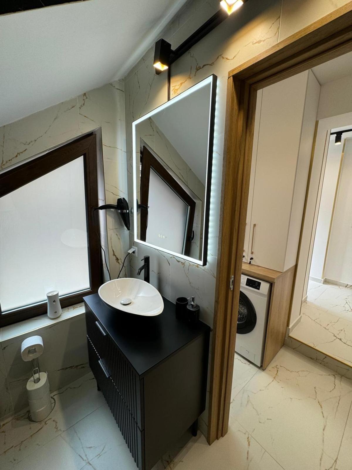 Iasi Ultra Central Apartment Self Check-In Bagian luar foto