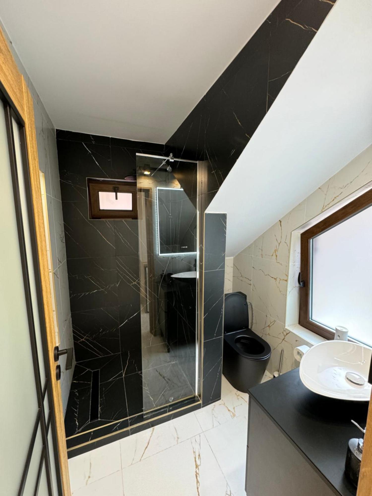 Iasi Ultra Central Apartment Self Check-In Bagian luar foto
