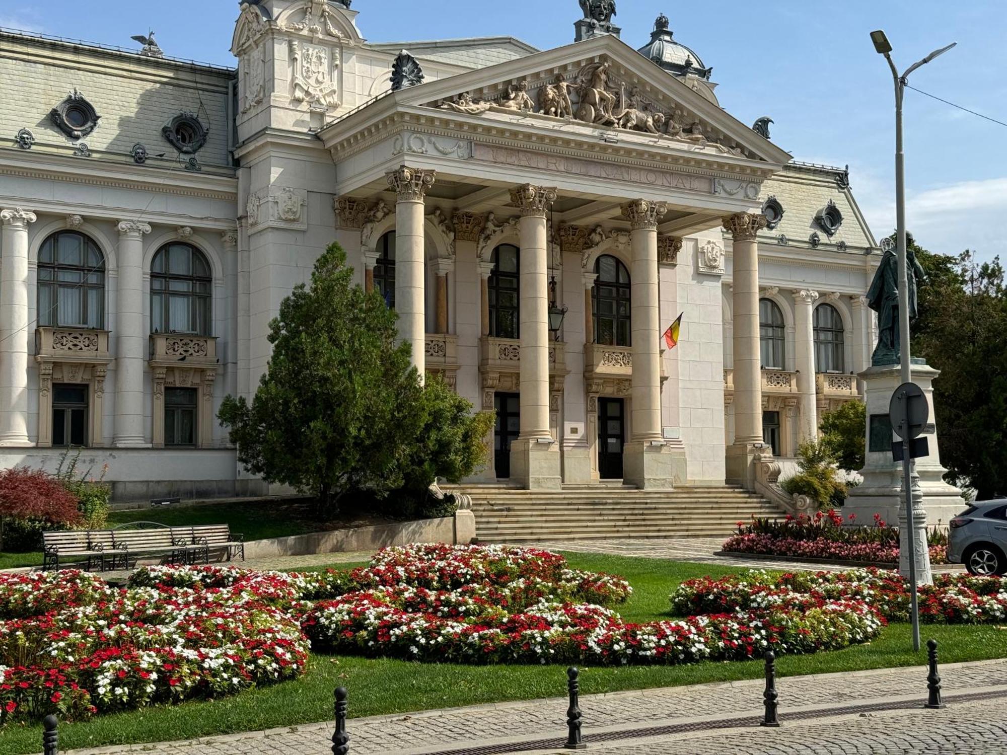 Iasi Ultra Central Apartment Self Check-In Bagian luar foto